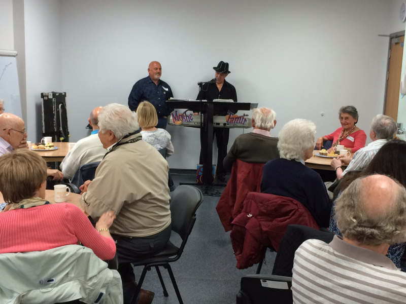 Moshe Tamir entertains