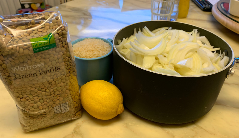 Fagi – Cypriot green lentils with rice and onion