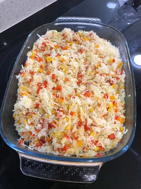 EASY DELICIOUS OVEN BAKED RICE WITH VEGGIES